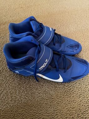 Nike Men’s Royal Blue Athletic Cleats with White Swoosh